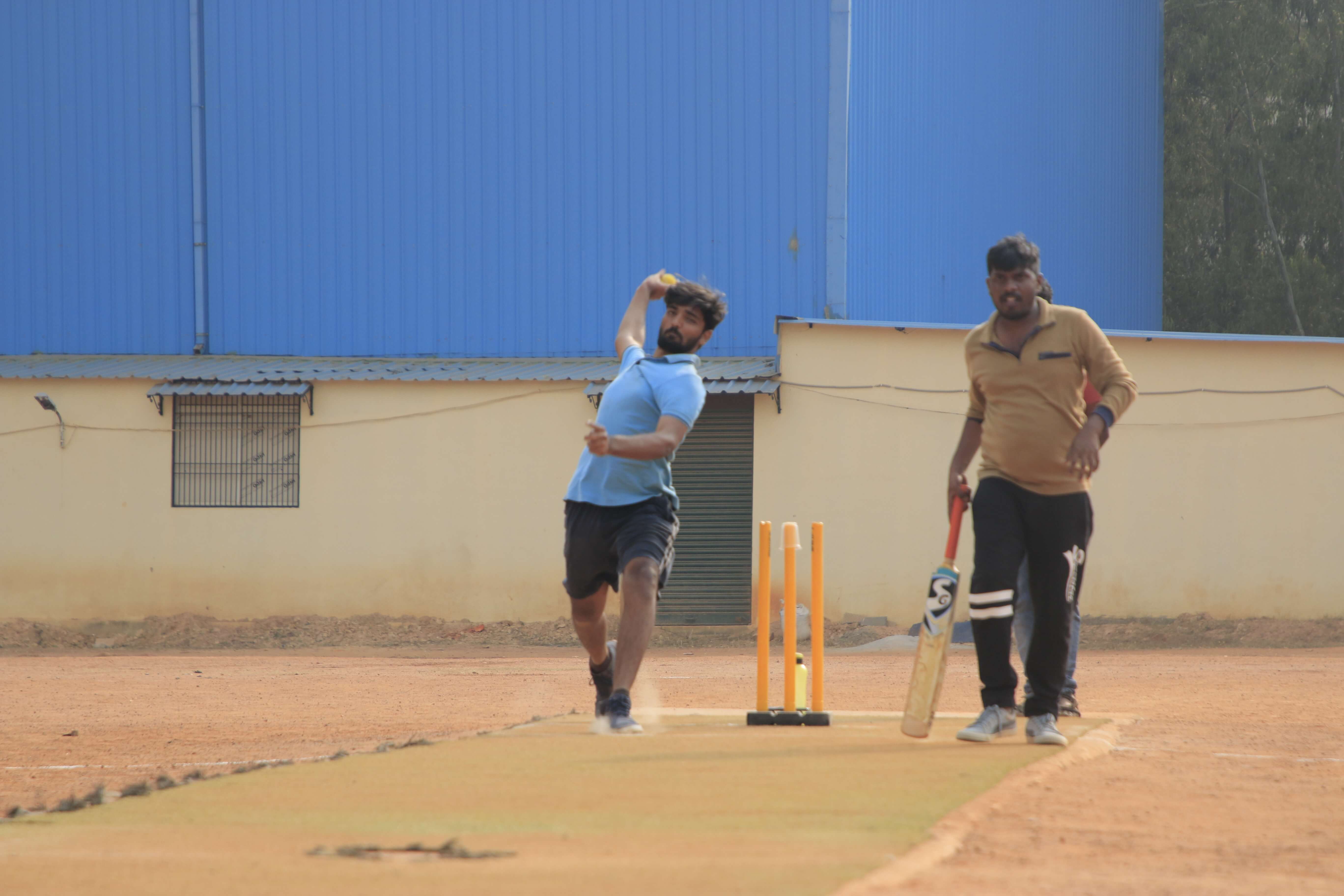 cricket bowling akshay